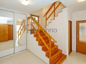 Pronájem rodinného domu, Praha, Nad šejdrem, 252 m2