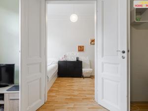 Prodej bytu 2+1, Karlovy Vary, Zeyerova, 52 m2