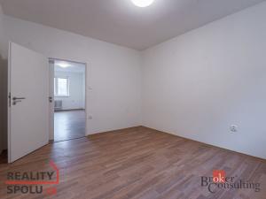 Pronájem bytu 2+1, Úpice, Sládkova, 56 m2