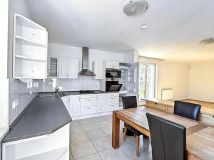 Pronájem rodinného domu, Průhonice, 390 m2