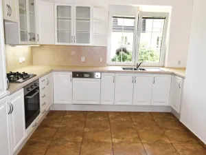 Pronájem rodinného domu, Průhonice, 260 m2