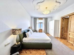 Pronájem bytu 5+1, Praha - Vinohrady, náměstí Míru, 172 m2