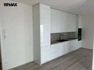 Prodej bytu 2+kk, Zlín, Tyršovo nábřeží, 66 m2