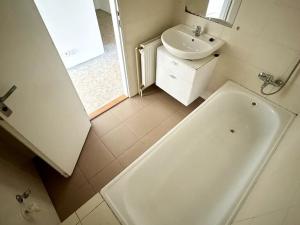 Pronájem bytu 2+1, Praha - Černý Most, Maňákova, 77 m2