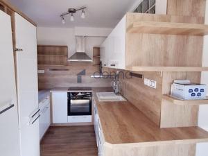 Pronájem bytu 3+kk, Praha, Hennerova, 72 m2