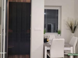 Pronájem bytu 2+kk, Praha - Letňany, Miroslava Hajna, 50 m2