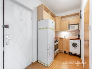 Pronájem bytu 2+kk, Praha - Záběhlice, Želivecká, 36 m2
