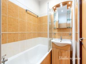 Pronájem bytu 2+kk, Praha - Záběhlice, Želivecká, 36 m2