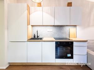 Pronájem bytu 1+kk, Praha - Hlubočepy, Pod Žvahovem, 28 m2