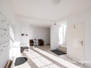 Pronájem bytu 1+kk, Praha - Hlubočepy, Pod Žvahovem, 28 m2