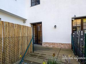 Pronájem bytu 1+kk, Praha - Hlubočepy, Pod Žvahovem, 28 m2