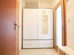 Pronájem bytu 1+kk, Praha - Hloubětín, Nademlejnská, 32 m2