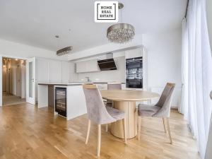 Prodej bytu 4+kk, Praha - Karlín, Za Karlínským přístavem, 137 m2