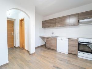 Pronájem bytu 3+1, Chvaletice, Obránců míru, 54 m2