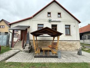 Pronájem atypického bytu, Strmilov - Česká Olešná, 100 m2