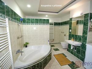 Prodej rodinného domu, Krmelín, 268 m2