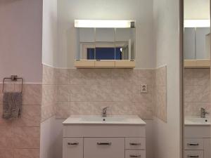 Pronájem bytu 2+kk, Praha - Žižkov, Husinecká, 75 m2