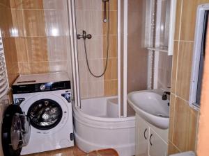 Pronájem bytu 2+1, Děčín - Děčín III-Staré Město, Oblouková, 64 m2