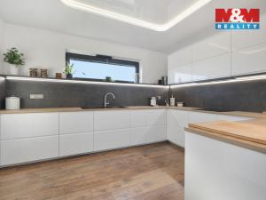 Prodej rodinného domu, Loukovec, 213 m2