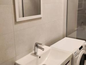 Pronájem bytu 1+1, Praha - Žižkov, Na mokřině, 30 m2