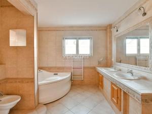 Pronájem vily, Praha - Nebušice, 360 m2