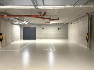 Pronájem garážového stání, Praha - Vysočany, Hindlova, 14 m2