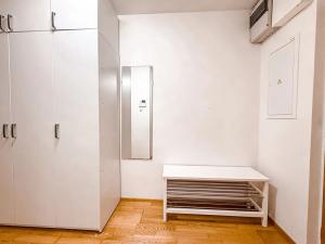 Pronájem bytu 1+kk, Praha - Žižkov, Ke kapslovně, 53 m2