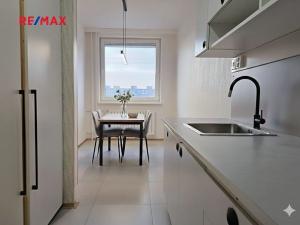 Prodej bytu 3+1, Praha - Stodůlky, Trávníčkova, 73 m2