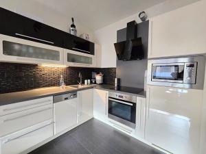 Pronájem bytu 2+kk, Praha - Zličín, Hrozenkovská, 61 m2