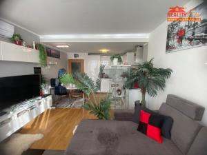 Prodej bytu 2+kk, Praha - Uhříněves, Nové náměstí, 57 m2