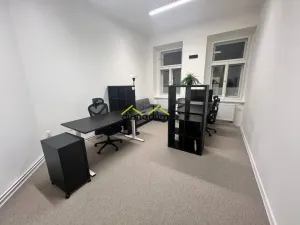 Pronájem kanceláře, Praha, Pernerova, 88 m2