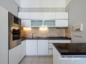 Pronájem bytu 2+1, Praha - Holešovice, Farského, 112 m2