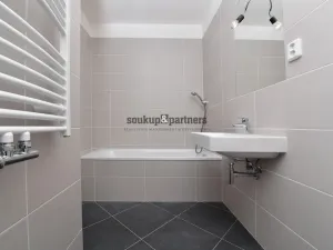 Prodej bytu 2+kk, Praha, Návarovská, 61 m2