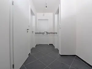 Prodej bytu 2+kk, Praha, Návarovská, 61 m2