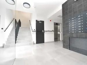 Prodej bytu 2+kk, Praha, Návarovská, 61 m2