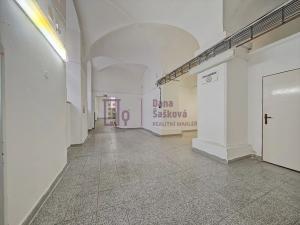 Pronájem obchodního prostoru, Jindřichův Hradec, nám. Míru, 520 m2