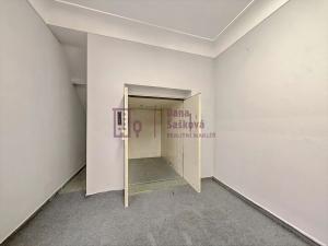 Pronájem obchodního prostoru, Jindřichův Hradec, nám. Míru, 525 m2