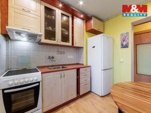 Prodej bytu 2+1, Karlovy Vary - Bohatice, Na Výšině, 45 m2