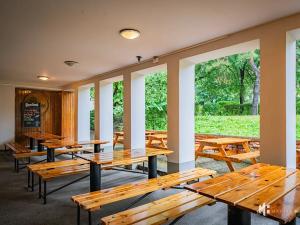 Pronájem restaurace, Praha - Strašnice, Gutova, 301 m2