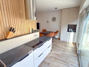 Prodej bytu 4+kk, Hluboké Mašůvky, 89 m2