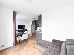 Pronájem bytu 2+kk, Praha - Uhříněves, Karla Guta, 58 m2