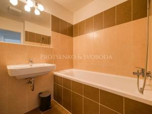 Pronájem bytu 2+kk, Praha - Vysočany, Za Krejcárkem, 49 m2
