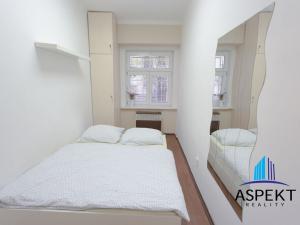 Pronájem bytu 2+kk, Praha - Holešovice, Schnirchova, 52 m2