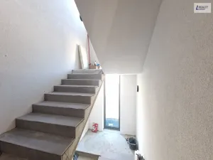 Prodej bytu 2+kk, Praha, Pod turnovskou tratí, 57 m2