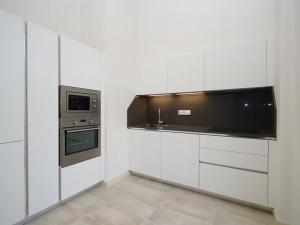 Pronájem bytu 2+1, Praha - Nové Město, Bolzanova, 92 m2