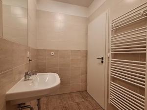 Pronájem bytu 2+kk, Praha - Holešovice, Na Maninách, 46 m2