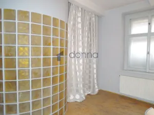 Pronájem kanceláře, Praha, Chorvatská, 170 m2