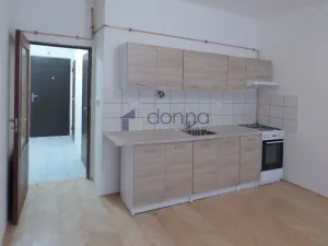 Pronájem bytu 1+kk, Praha, Za poštou, 30 m2