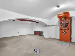 Prodej obchodního prostoru, Praha - Vysočany, Novovysočanská, 222 m2