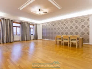Pronájem atypického bytu, Znojmo, Horní náměstí, 260 m2